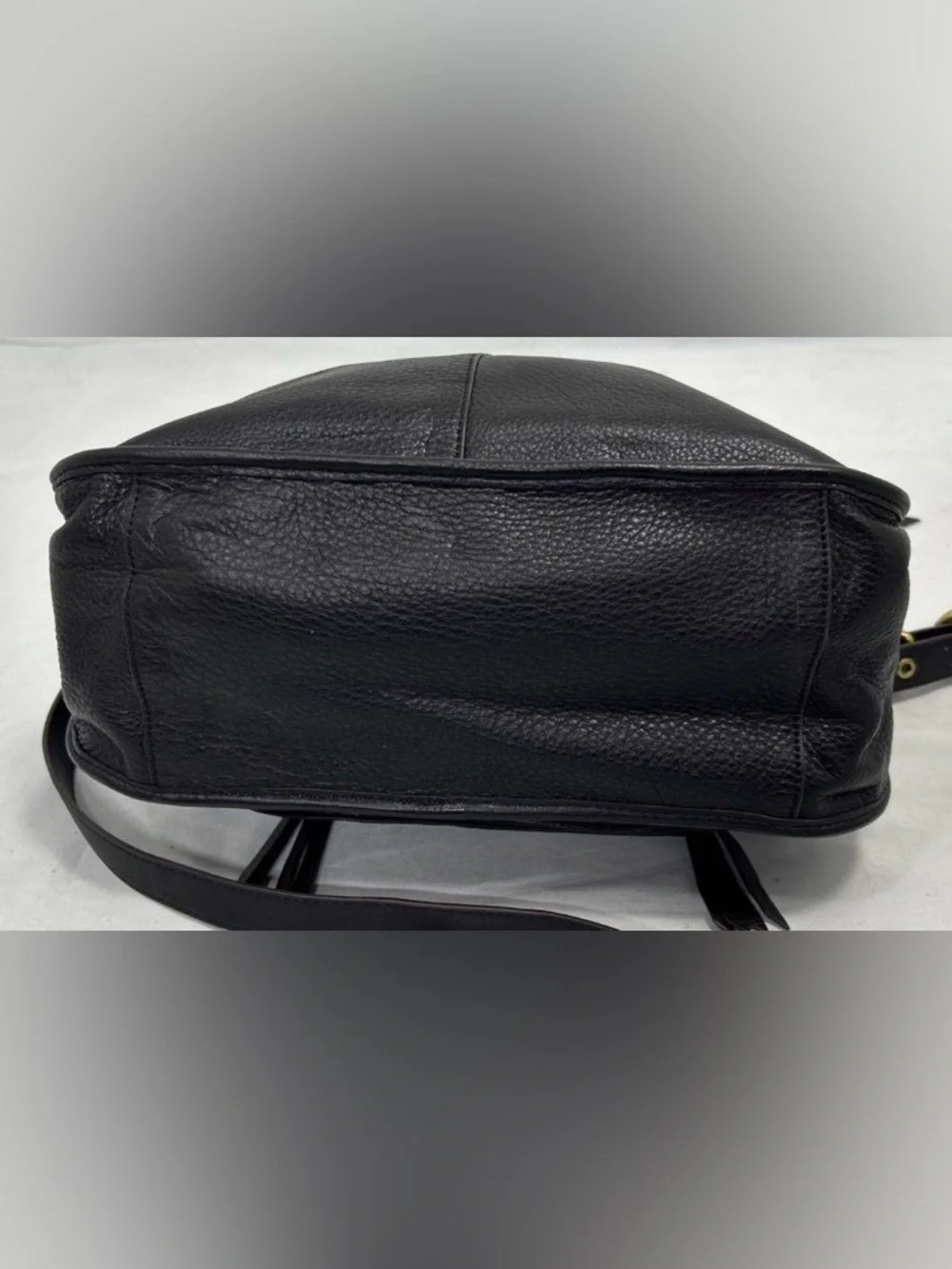 Oryani, Classic Black Leather Shoulder Bag with Gold Accents, like new - Picture 2 of 4